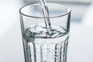 Eine höhere Konzentration an Calcium und Magnesium im Wasser bedeutet auch einen höheren Härtegrad.